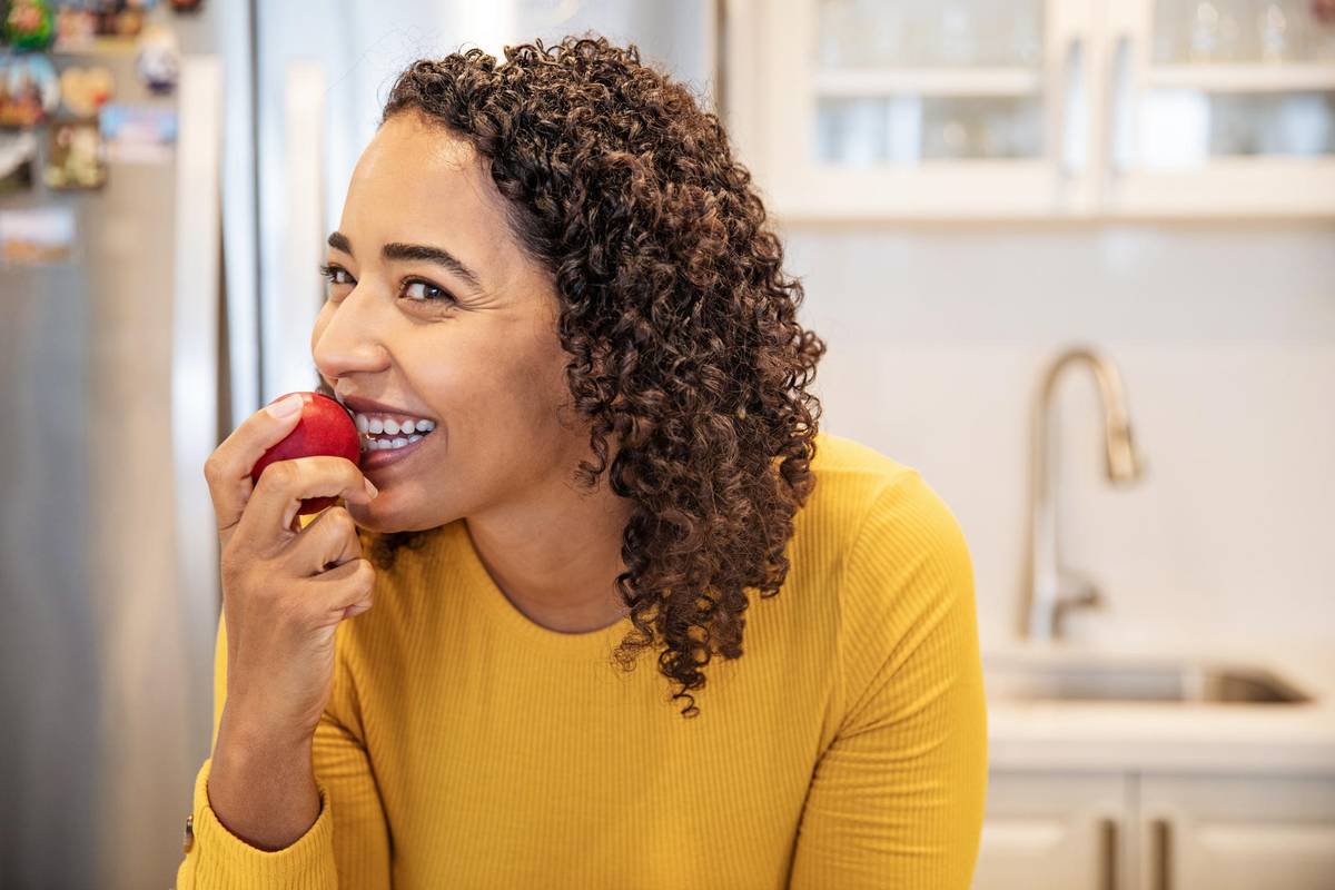 woman eating an apple