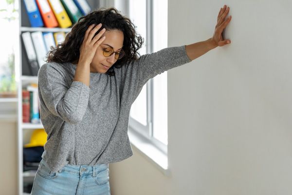 woman in pain from fibromyalgia