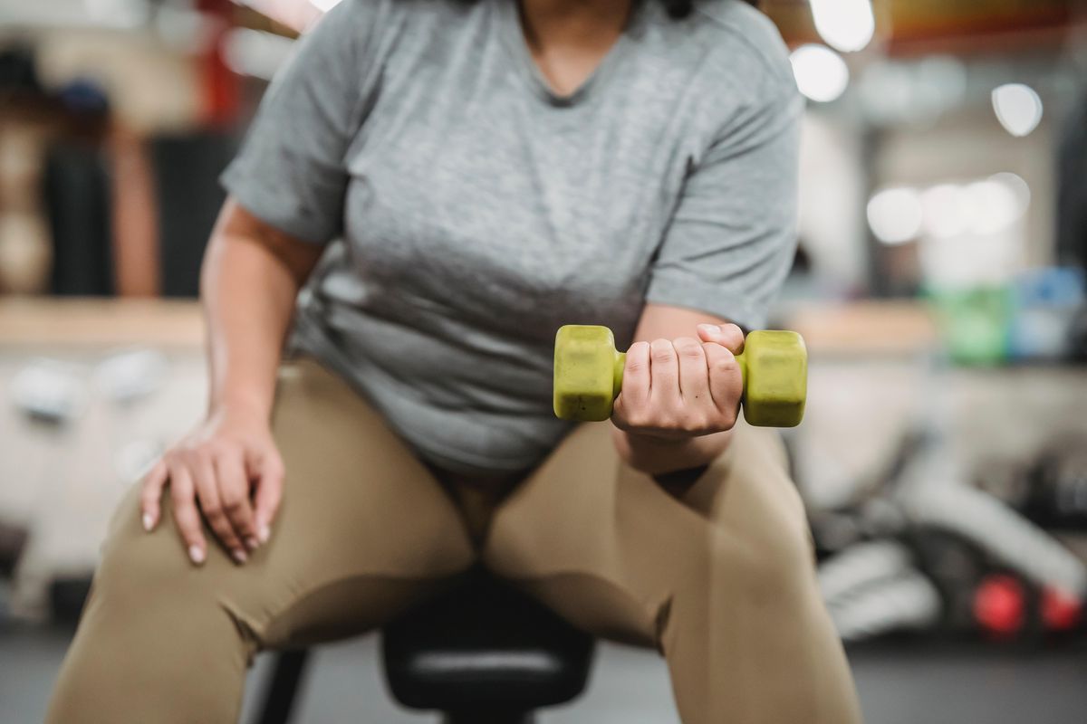 woman lifting weights