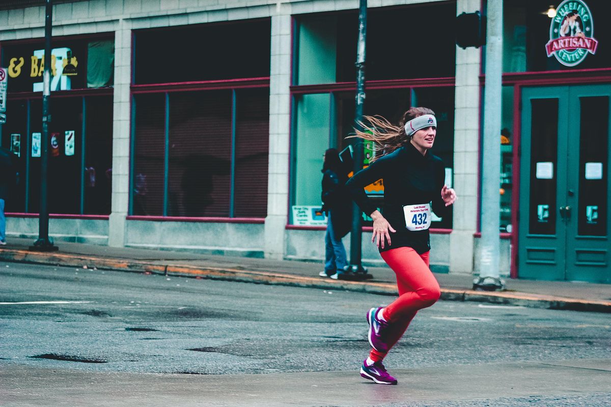 woman running a marathon