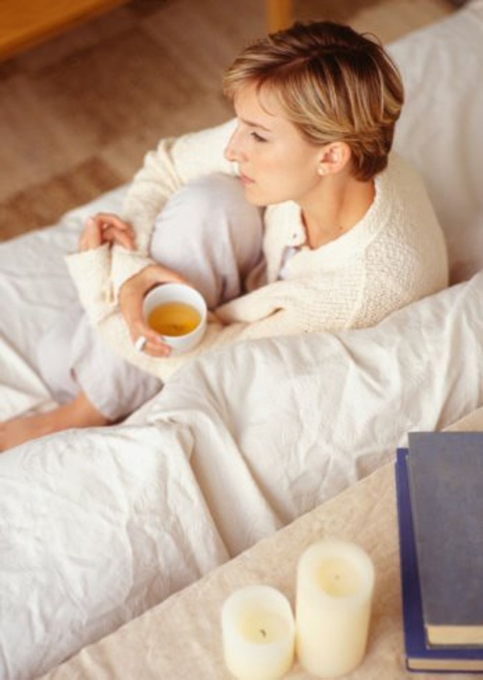 woman sitting on the couch drinking tea