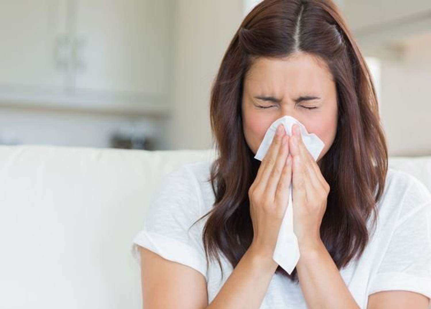 How Quickly Does a Sneeze Contaminate a Room?