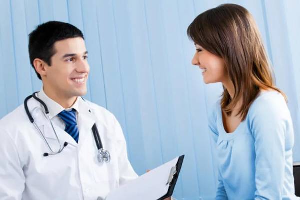 woman speaking with her doctor about Crohn's disease