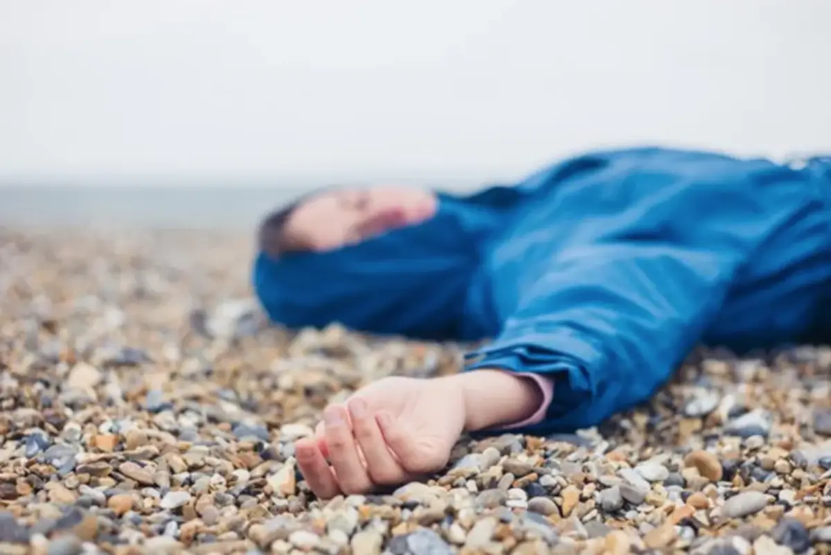 woman who fainted on the beach